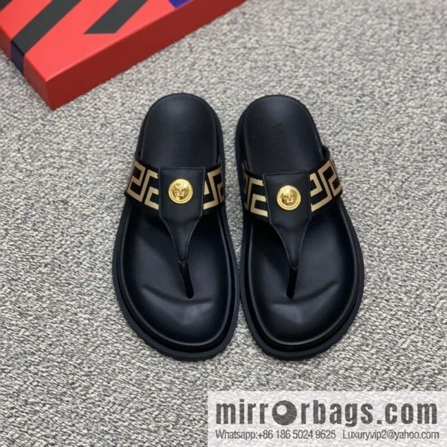 Versace uses black calfskin men\'s sandals
