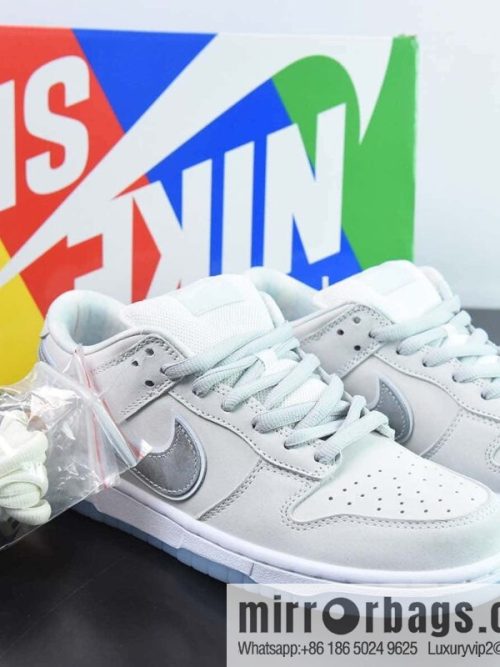 Nike SB Dunk Low \"White Lobster\" White Lobster low-top sneakers Item number: FD8876 100