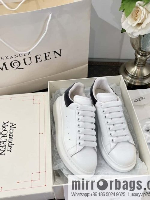 Alexander McQueen, Unisex sneakers made of calfskin