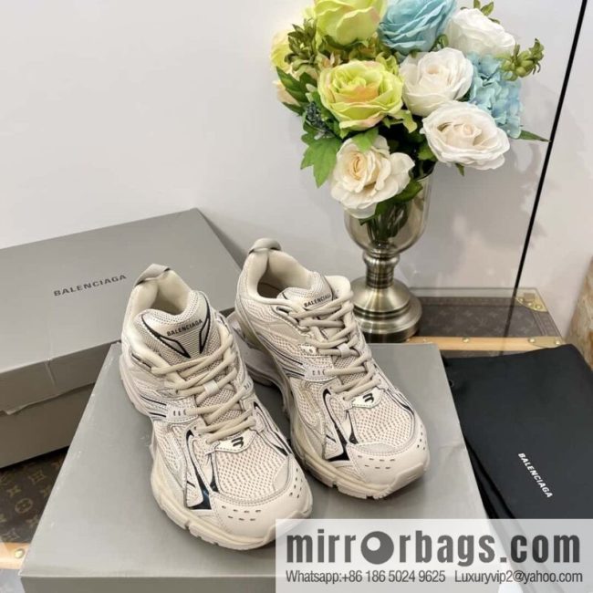 𝐁𝐚𝐥𝐞𝐧𝐜𝐢𝐚𝐠𝐚|||𝐗-𝐏𝐚𝐧𝐝𝐞𝐫 series. Vintage old spring shoes