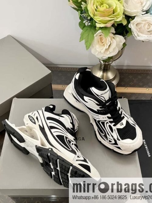 𝐁𝐚𝐥𝐞𝐧𝐜𝐢𝐚𝐠𝐚|||𝐗-𝐏𝐚𝐧𝐝𝐞𝐫 series. Vintage old spring shoes