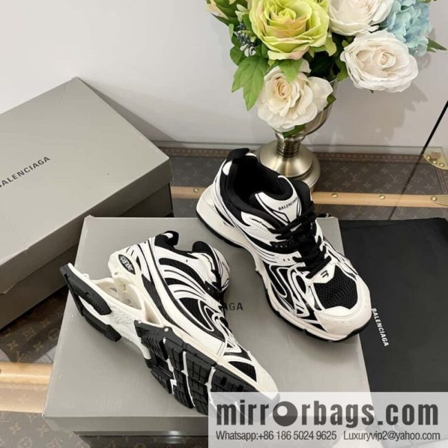 𝐁𝐚𝐥𝐞𝐧𝐜𝐢𝐚𝐠𝐚|||𝐗-𝐏𝐚𝐧𝐝𝐞𝐫 series. Vintage old spring shoes