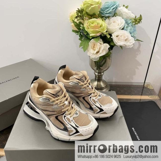 𝐁𝐚𝐥𝐞𝐧𝐜𝐢𝐚𝐠𝐚|||𝐗-𝐏𝐚𝐧𝐝𝐞𝐫 series. Vintage old spring shoes