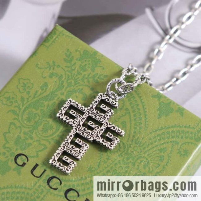 Gucci cross cut-out double G necklace
