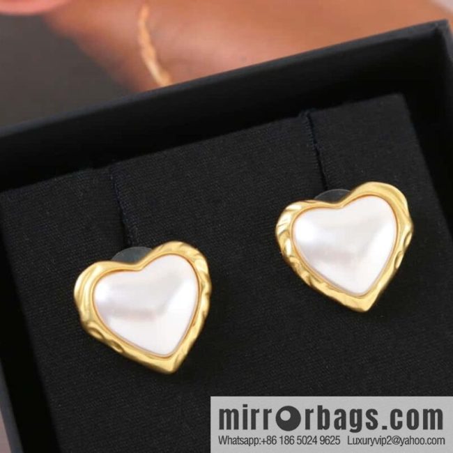 New ☑️ Chanel medieval series gold beads peach heart love earrings