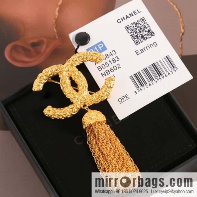 New ☑️ Chanel medieval series gold double c fringed brooch