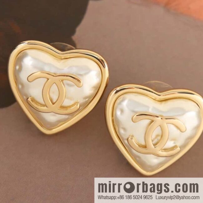 New ☑️ Chanel double c love peach heart stud earrings