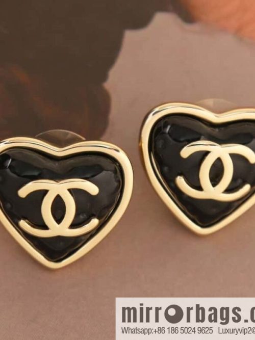 New ☑️ CHANEL Chanel double c love peach heart stud earrings