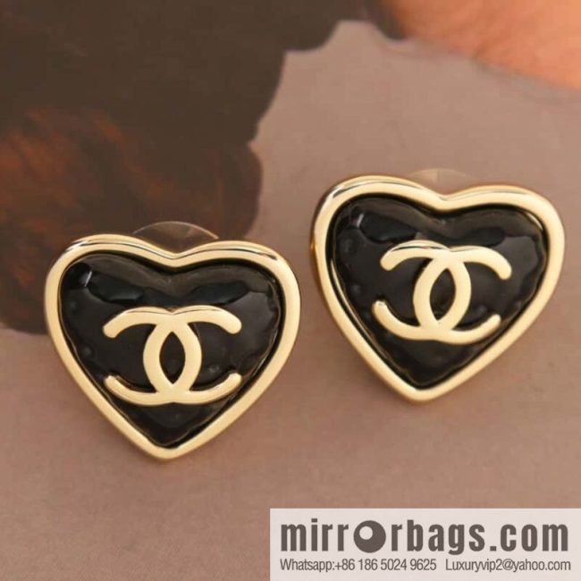 New ☑️ CHANEL Chanel double c love peach heart stud earrings