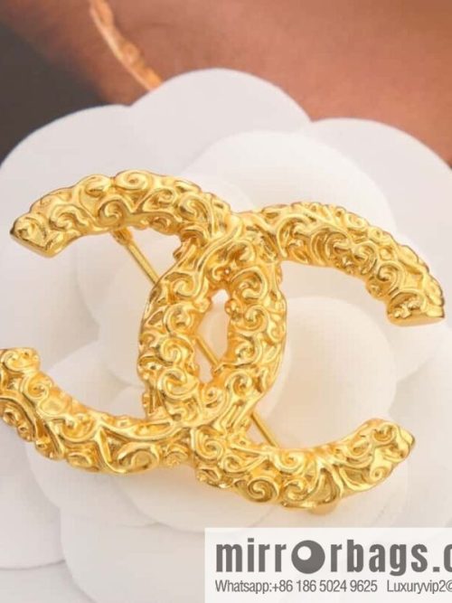 New ☑️ Chanel medieval series gold double c brooch