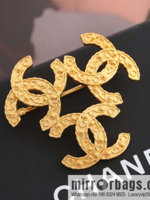 New ☑️ Chanel medieval series gold 3 double c brooch