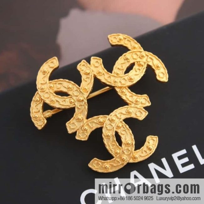 New ☑️ Chanel medieval series gold 3 double c brooch