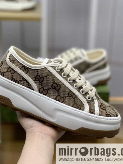 Gucci Gucci uses black classic GG canvas to make women\'s sports and leisure platform shoes