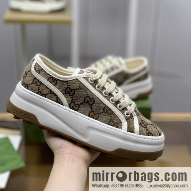 Gucci Gucci uses black classic GG canvas to make women\'s sports and leisure platform shoes