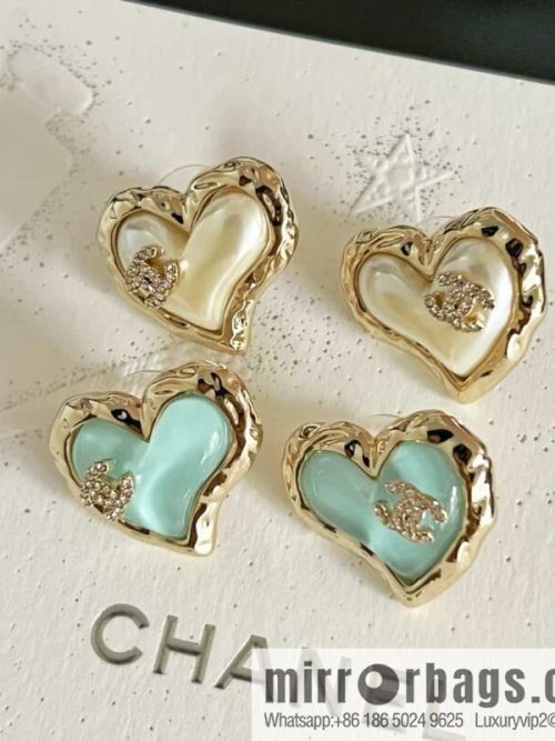 New ☑️ CHANEL Chanel C1 double c peach heart love stud earrings