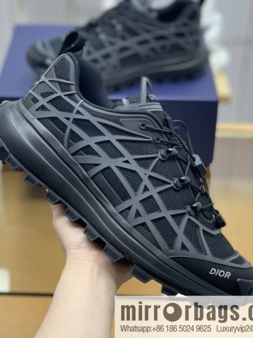 Dior Dior uses black mesh fabric to carefully make new men\'s B31 sports and leisure shoes