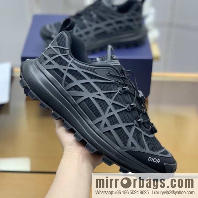 Dior Dior uses black mesh fabric to carefully make new men\'s B31 sports and leisure shoes