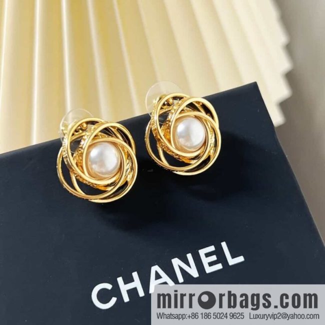 New ☑️ CHANEL Chanel gold pearl stud earrings