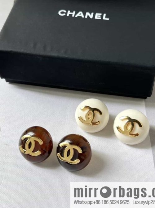 New ☑️ CHANEL Chanel c1 round double c stud earrings