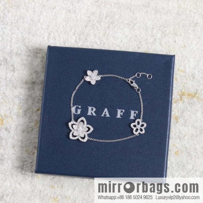 GRAFF Triple flower bracelet