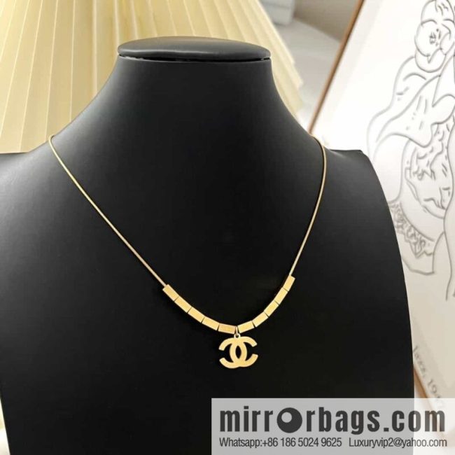 New ☑️ CHANEL Chanel gold double c square necklace