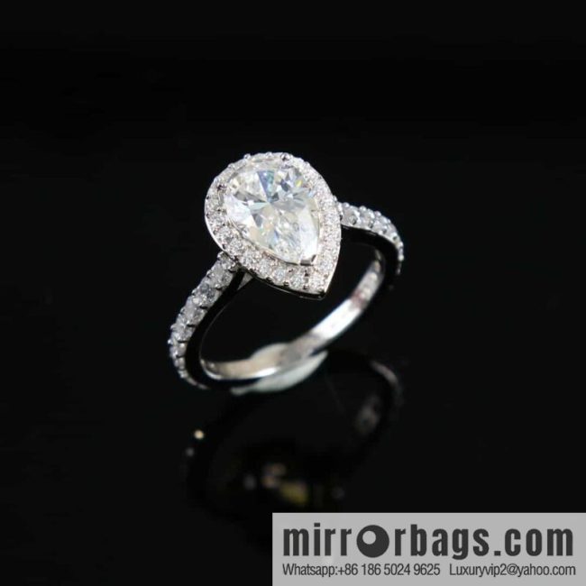 GRAFF Droplet-shaped full diamond ring