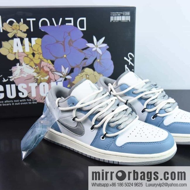 NK Air Jordan 1 Low \"Washed Denim\" Joe 1 Jordan 1st generation deconstructed strap style, low-top casual board shoes, item number: 553558 053