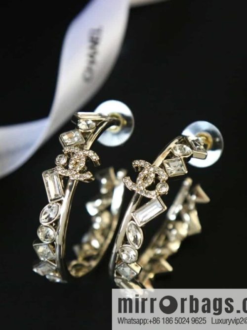 New ☑️ CHANEL Chanel C1 double c semi-round horse\'s eye drill earrings