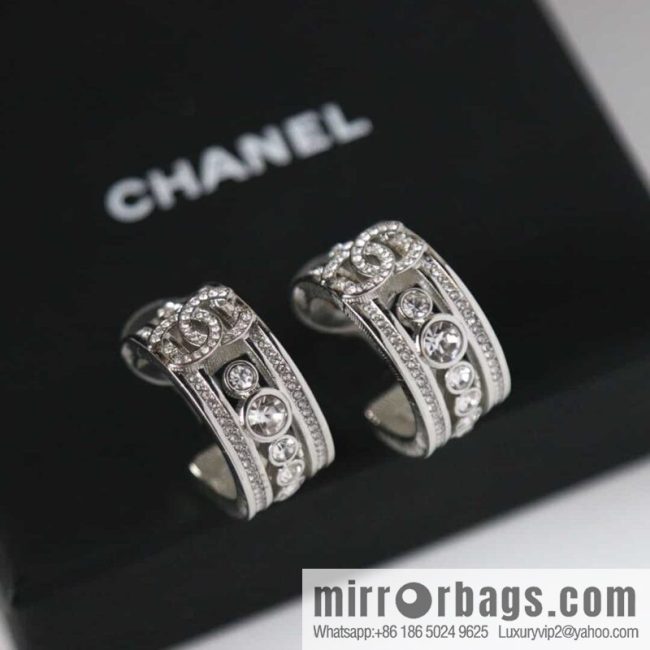 New ☑️ CHANEL Chanel C1 double c semi-round diamond stud earrings