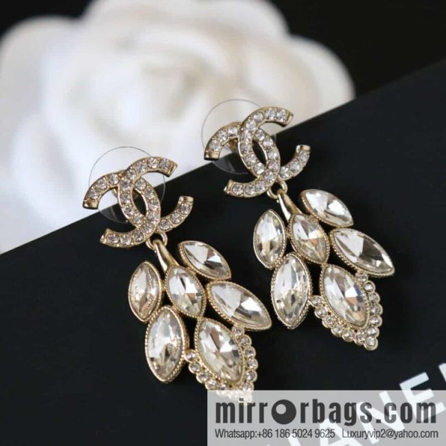 New ☑️ CHANEL Chanel C2 double c horse eye drill earrings