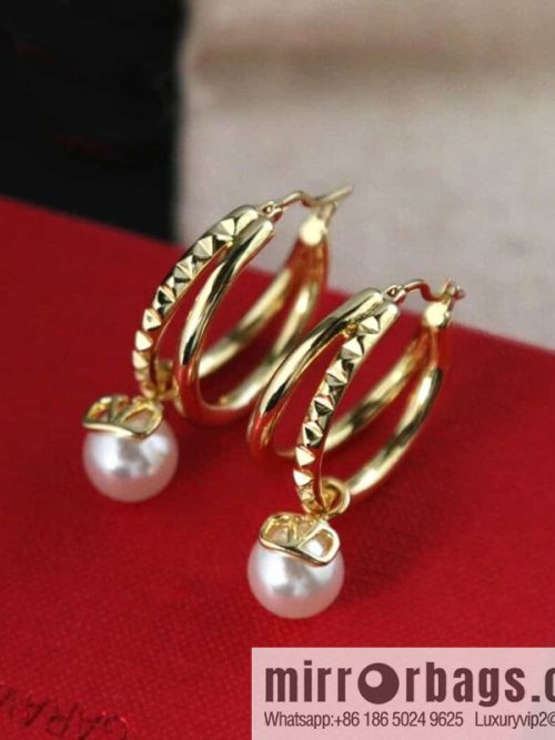 New ☑️ Valentino gold pearl earrings