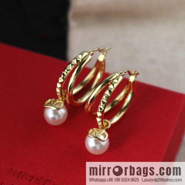 New ☑️ Valentino gold pearl earrings