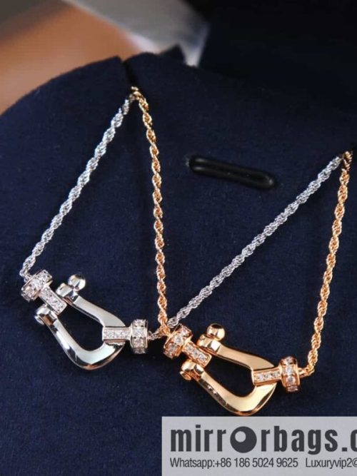 Fred horseshoe necklace