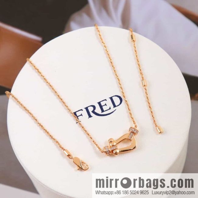Fred horseshoe necklace - Image 2