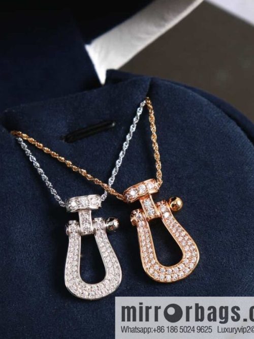 Fred horseshoe necklace