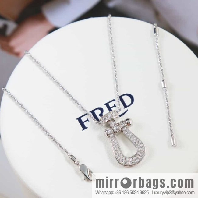 Fred horseshoe necklace - Image 3