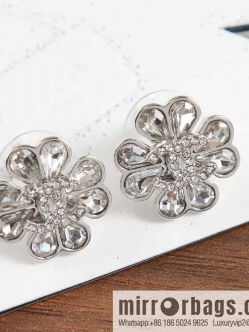 New ☑️ CHANEL Chanel C1 double c full diamond four-leaf clover earrings