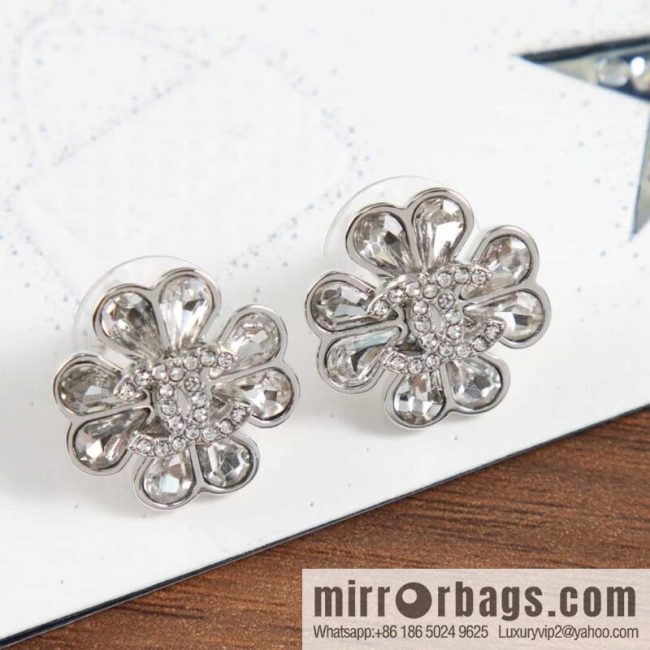 New ☑️ CHANEL Chanel C1 double c full diamond four-leaf clover earrings