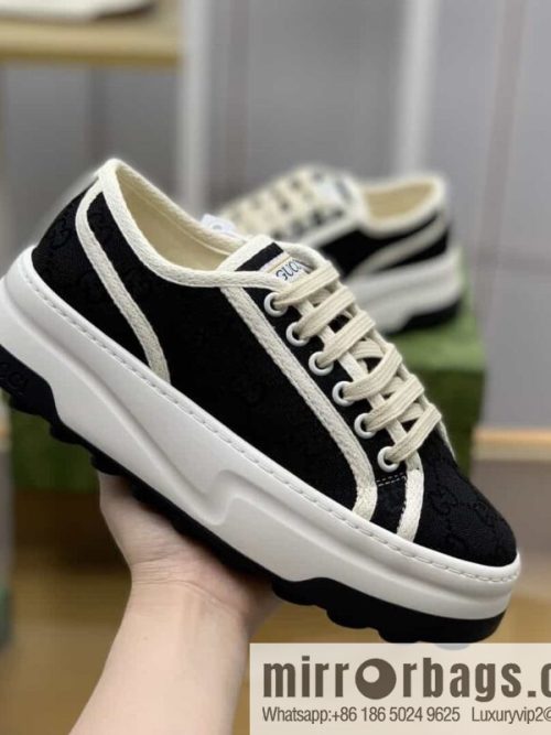 Gucci Gucci uses black classic GG canvas to make women\'s sports and leisure platform shoes