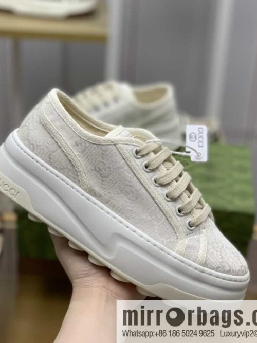 Gucci Gucci uses beige classic GG canvas to make women\'s sports and leisure platform shoes