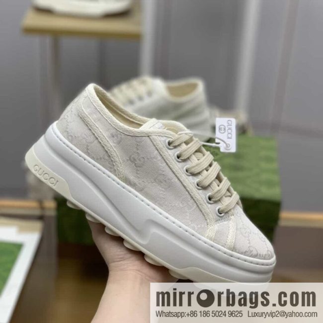 Gucci Gucci uses beige classic GG canvas to make women\'s sports and leisure platform shoes