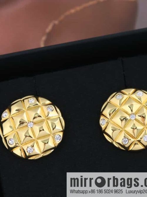 New ☑️ Chanel medieval series gold rhombus round earrings