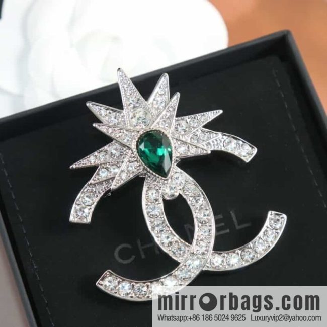New ☑️ Chanel Double C Emerald Full Diamond Double C Brooch