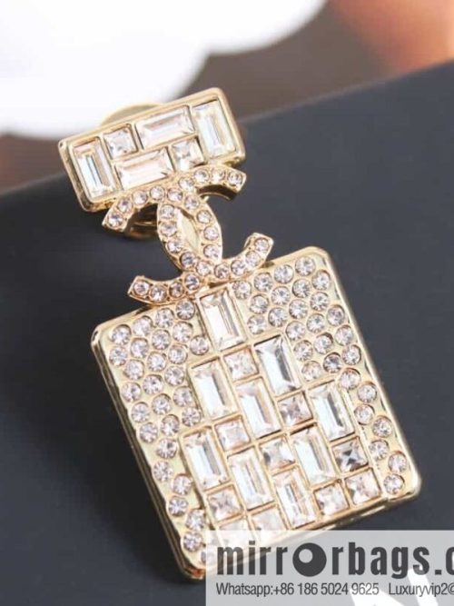New ☑️ CHANEL Chanel double c full diamond perfume bottle brooch