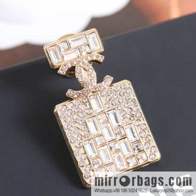 New ☑️ CHANEL Chanel double c full diamond perfume bottle brooch