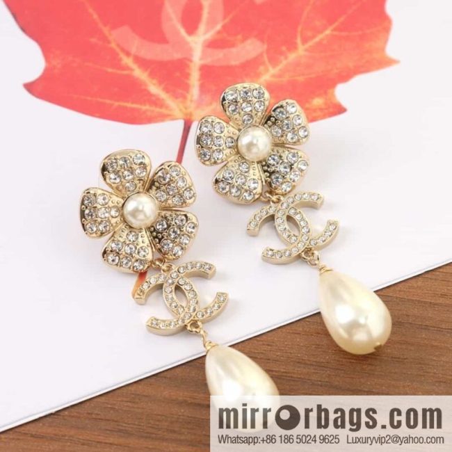 New ☑️ Chanel c3 full diamond double c flower pearl stud earrings