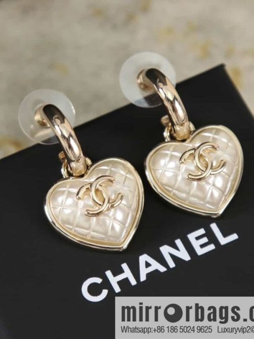 New ☑️ CHANEL Chanel c2 double c rhombus peach heart love stud earrings