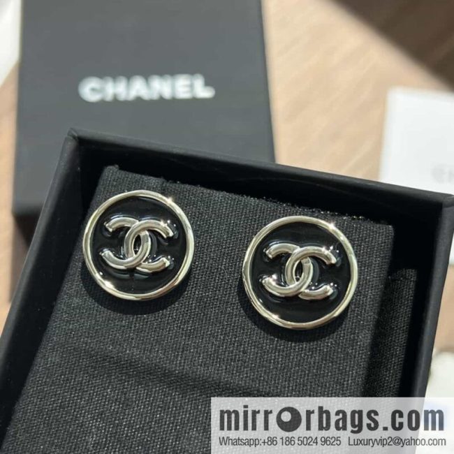 New ☑️ CHANEL Chanel c1 double c round black stud earrings