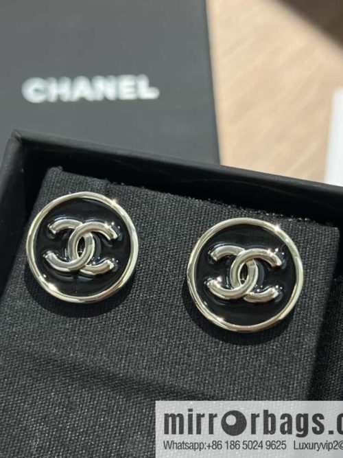 New ☑️ CHANEL Chanel c1 double c round black stud earrings