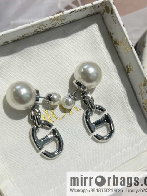 New ☑️ DIOR Dior size pearl silver CD stud earrings